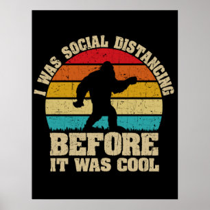 Jag Avstånd Social innan det var Coola Bigfoot Poster