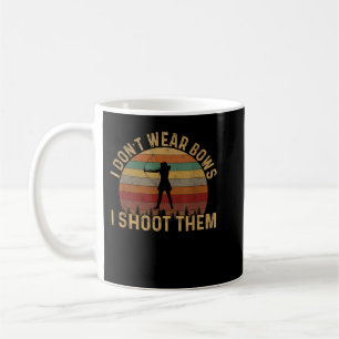 Jag bär inte bågar jag skjuter dem, tjej bågskytte kaffemugg