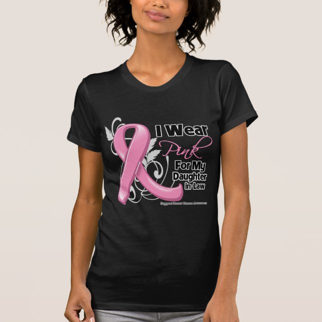 Jag Bära Rosa för min svärdotter - bröstcancer T Shirt (Framsida)