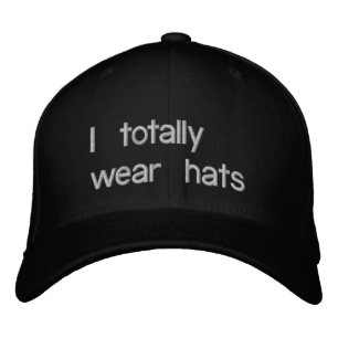Jag bäror hatt broderad keps