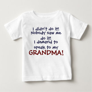 Jag begär att få tala med min GRANDMA! Spädbarn T- T-shirt