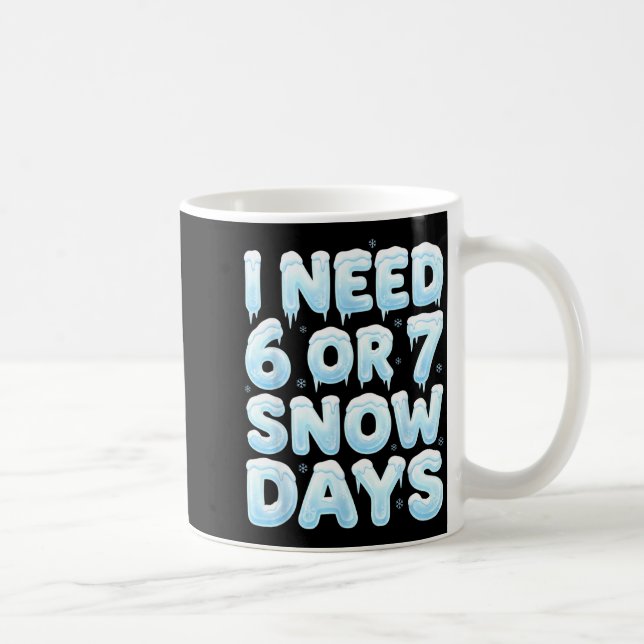 Jag Behöver 6 Eller 7 Snödagar Roligt 67 Vinter Me Kaffemugg (Höger)