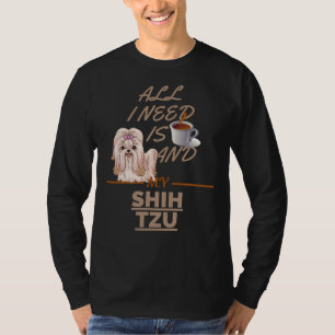 Jag behöver bara kaffe och Hund Shih Tzu. T Shirt