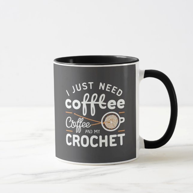 Jag Behöver Bara Kaffe och Min Virka Citat Konst Mugg (Höger)