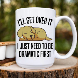 Jag behöver bara vara dramatisk först | ROLIG HUND Kaffemugg