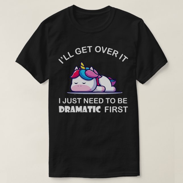 Jag behöver bara vara en dramatisk enhet t shirt (Design framsida)
