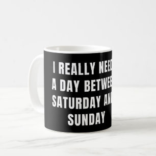 JAG BEHÖVER EN DAG MELLAN SATURDAG OCH SÖNDAG KAFFEMUGG