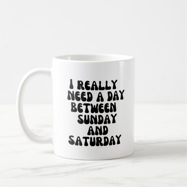 Jag behöver en dag mellan söndag och lördag kaffemugg (Vänster)