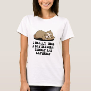 Jag behöver en dag mellan söndag och lördag t shirt