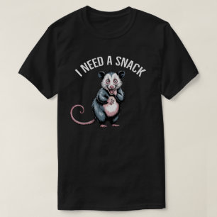 Jag Behöver Ett Litet Mellanmål Skrikande Possum t Shirt