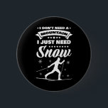 Jag behöver inte ett berg jag bara behöver Snö Kor Knapp<br><div class="desc">Jag behöver inte ett berg som jag bara behöver Snö Cross country Skier</div>