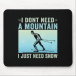 Jag behöver inte ett berg jag bara behöver Snö Kor Musmatta<br><div class="desc">Jag behöver inte ett berg som jag bara behöver Snö Cross country Skier 1</div>