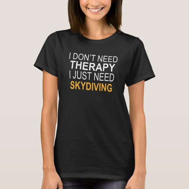 Jag Behöver Inte Terapi Fallskärmshoppning T Shirt (Framsida)