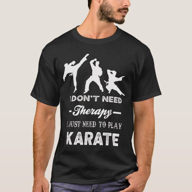Jag behöver inte terapi för att spela Karate. T Shirt (Framsida)