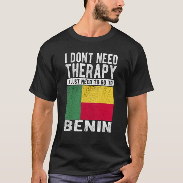 Jag behöver inte terapi jag bara behöver åka till  t shirt (Framsida)