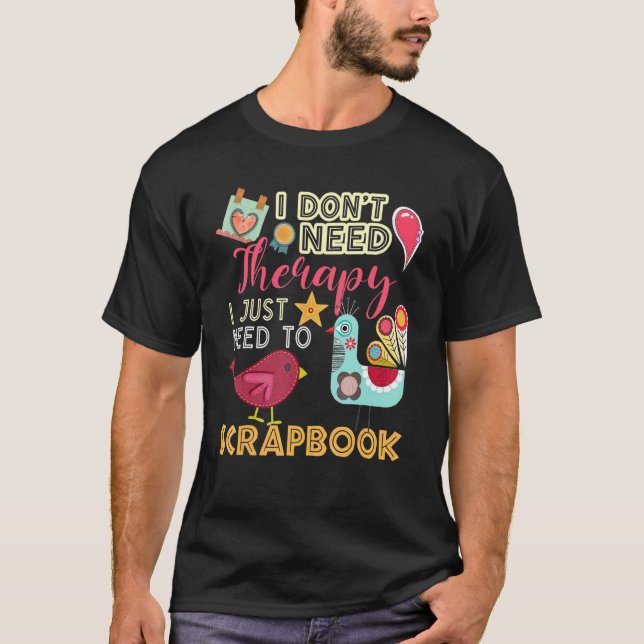 Jag behöver inte terapi jag bara behöver skrapboka t shirt (Framsida)