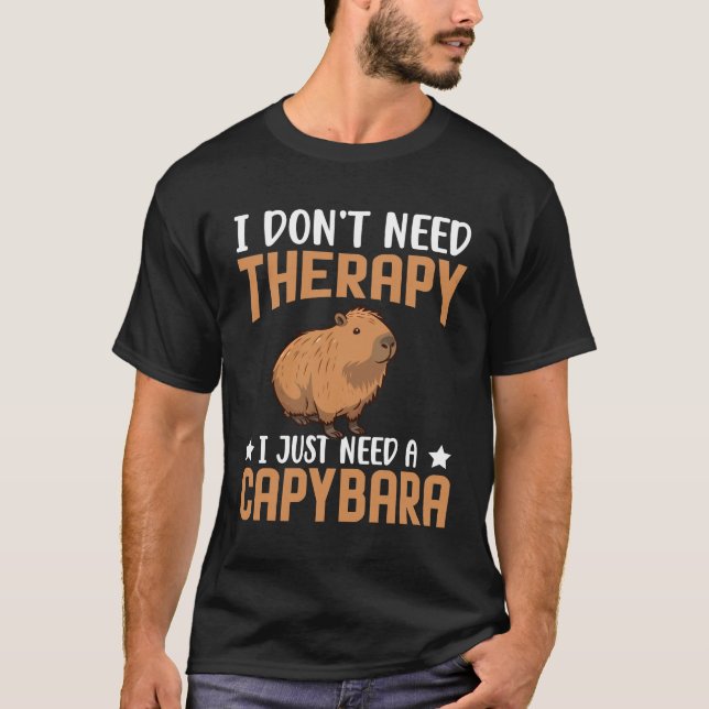JAG BEHÖVER INTE TERAPI JAG BEHÖVER BARA EN KAPYBA T SHIRT (Framsida)