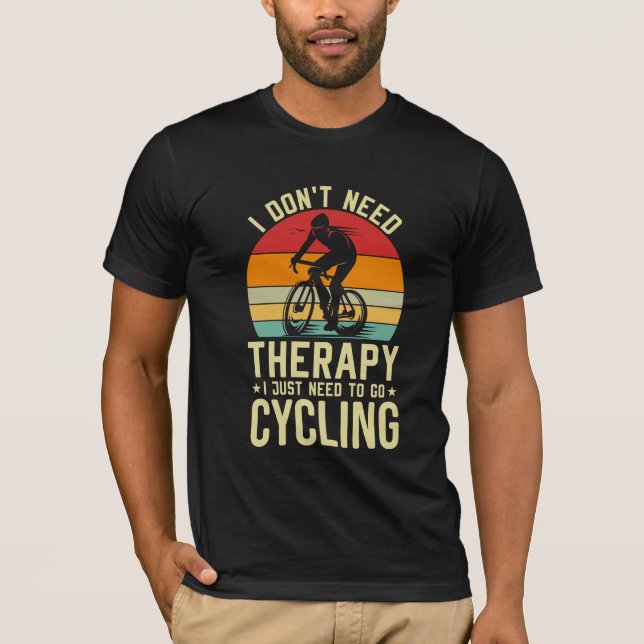 Jag behöver inte terapi jag behöver bara gå och cy t shirt (Framsida)