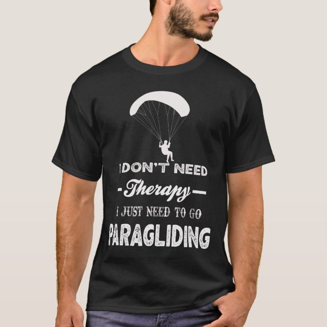 Jag behöver inte terapi jag behöver bara gå och pa t shirt (Framsida)