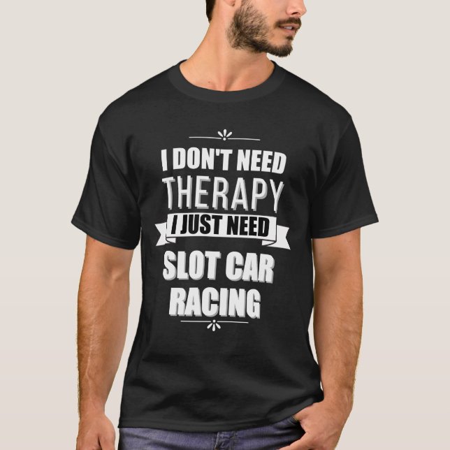 Jag behöver inte terapi, jag behöver bara kortplat t shirt (Framsida)