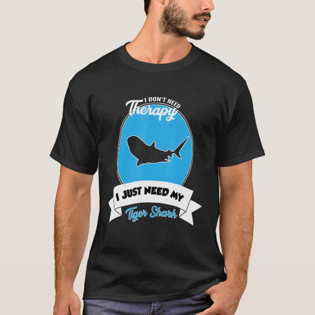 Jag behöver inte terapi jag behöver bara min tiger t shirt (Framsida)