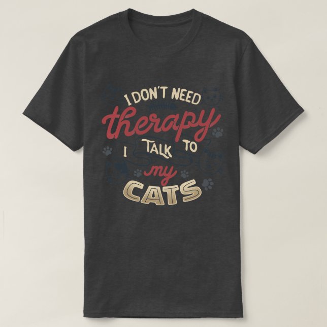 Jag behöver inte terapi. Jag pratar med mina katte T Shirt (Design framsida)