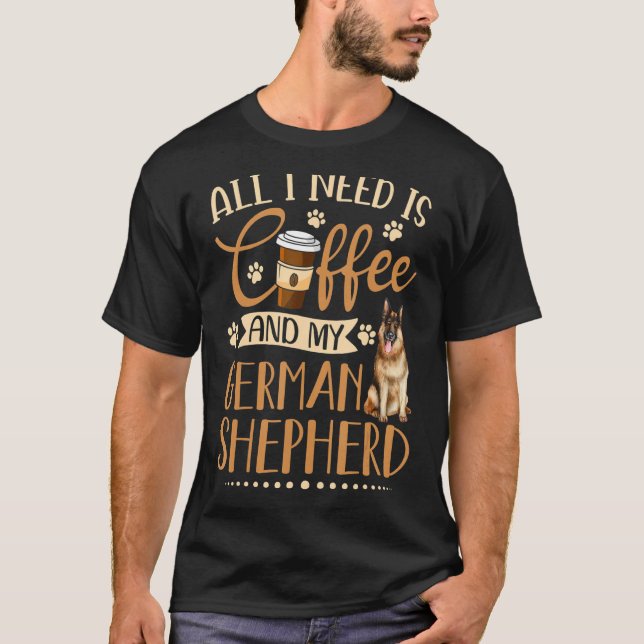 Jag behöver kaffe och min tyska schepherd Funny Gi T Shirt (Framsida)