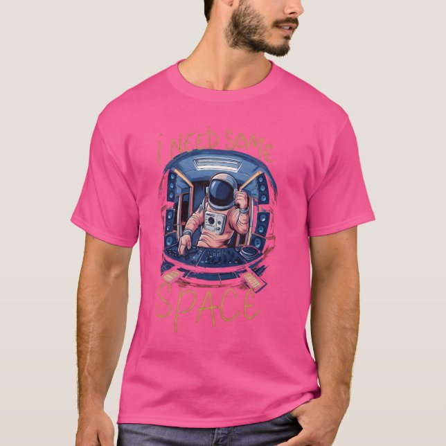 Jag behöver lite ledigt utrymme Astronaut DJ T Shirt (Framsida)