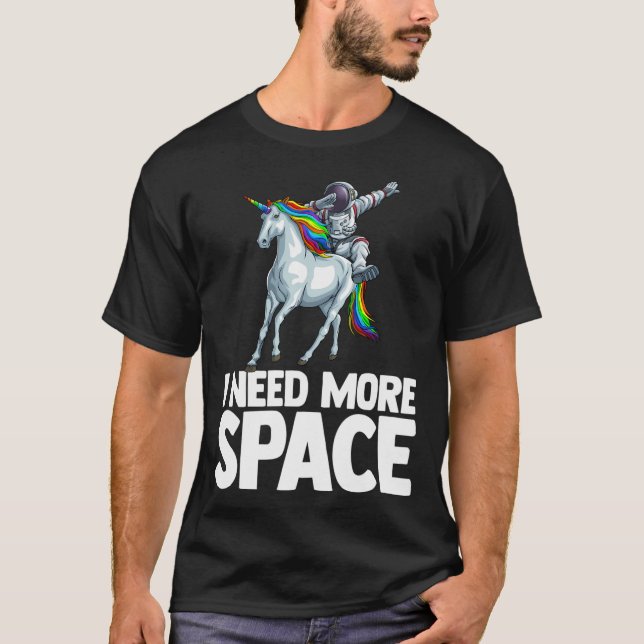 Jag behöver mer rymdastronaut Unicorn Outserspace  T Shirt (Framsida)