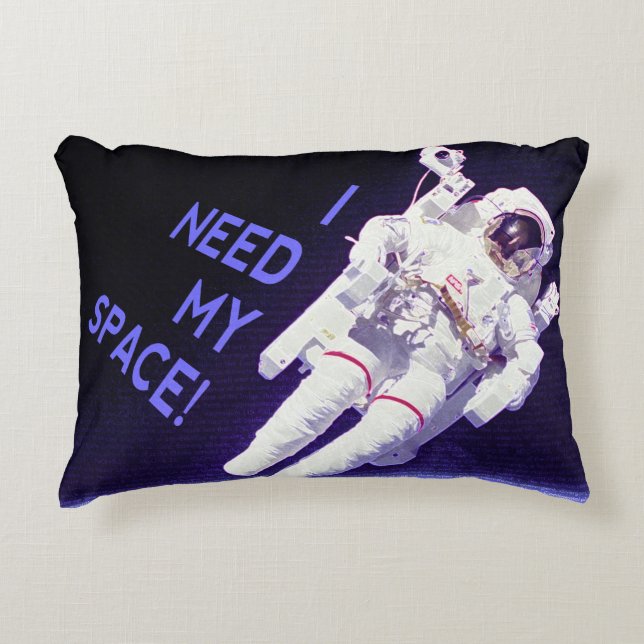 Jag behöver mitt space prydnadskudde (Framsidan)