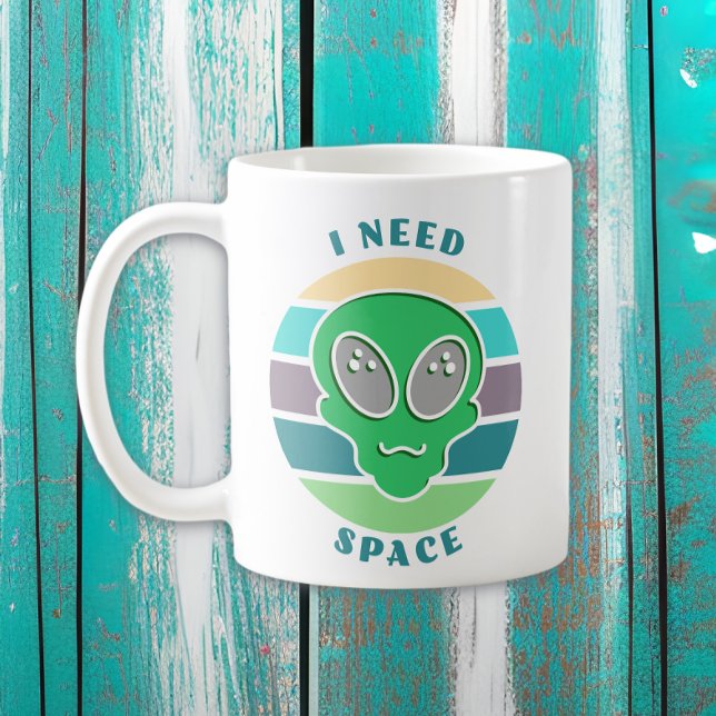 Jag behöver utrymme | Lustigt Vintage Alien Pun Kaffemugg (Skapare uppladdad)