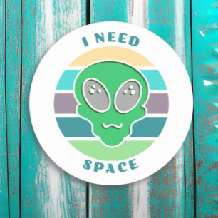 Jag behöver utrymme Lustigt Vintage Alien Pun Runt Klistermärke