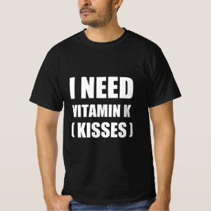 Jag behöver vitamin k (kyssar) t shirt