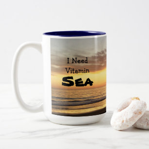 Jag behöver vitaminhavsmuggen Två-Tonad mugg