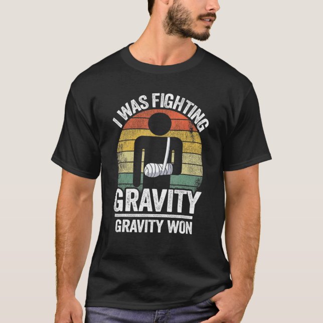 Jag bekämpade Gravity Gravity Won Broken Hand Bro T Shirt (Framsida)