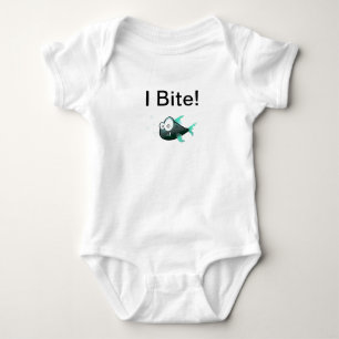 Jag biter begynna utslagsplatspirahna t-shirt