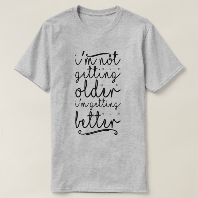 Jag blir inte äldre.. Jag blir bättre T Shirt (Design framsida)