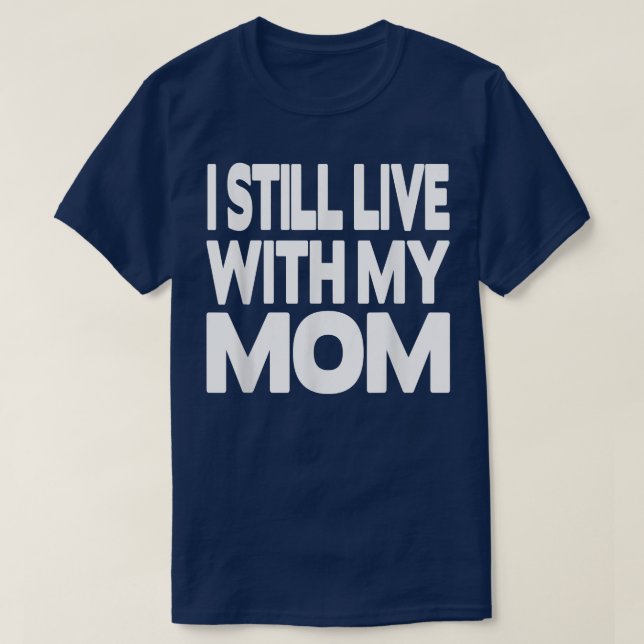 Jag bor fortfarande med min Mamma T Shirt (Design framsida)