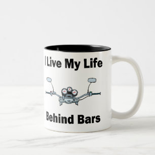 Jag bor mitt liv bak pubar Två-Tonad mugg