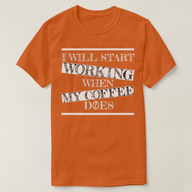Jag börjar jobba när mitt kaffe gör det t shirt (Design framsida)