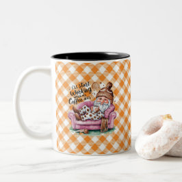 Jag börjar jobba när mitt kaffe gör det Två-Tonad mugg