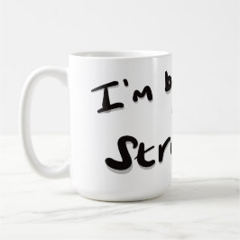 Jag breder ut en stark kaffemugg