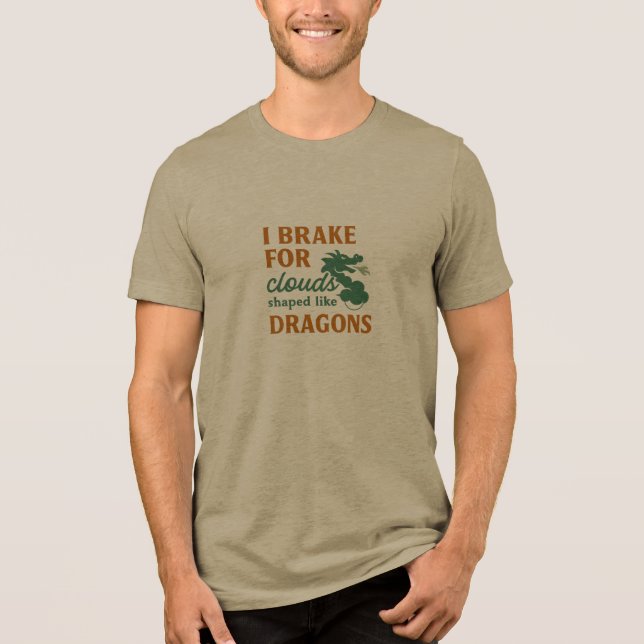 Jag bromsar för moln formade som drakar t shirt (Framsida)