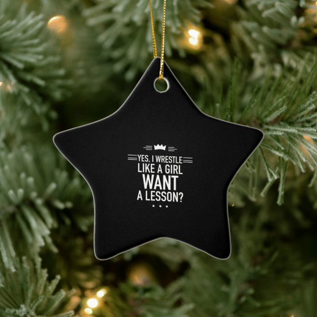 Jag brottas som en tjej vit julgransprydnad keramik (Träd)