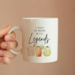 Jag brukade jobba med Legend Personlig Pension Kaffemugg<br><div class="desc">Pension Gift Mugg: Jag brukade arbeta med legender. Fira nästa kapitel i stil med denna moderna, minimalistiska Cocktail-samling i Pension Party! Den här designen är idealisk för att hedra alla som går in i den spännande världen i pension. Den har ett chic handskript-teckensnitt som parats med tre klara vattenfärgscocktails. Oavsett...</div>
