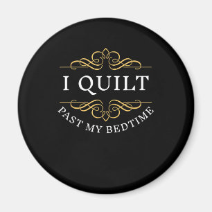 Jag citerar tidigare mina Bedtime Quilting-kvinnor Magnet