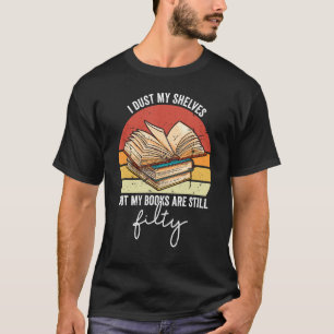 Jag dammar mina hyllor när jag läser Spicy Romanti T Shirt