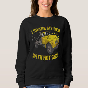 Jag delar min säng med heta flickor bogserbil föra t shirt