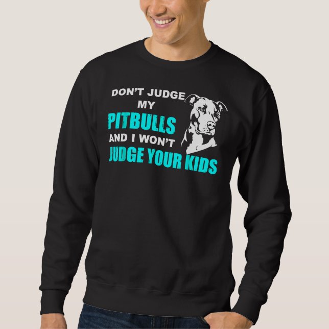 Jag dömer inte min Pitbull och dömer dina barn. Lång Ärmad Tröja (Framsida)