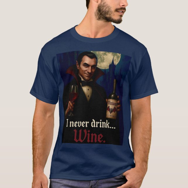 "Jag dricker aldrig.. Vin" Vampyre Horror Humor. T Shirt (Framsida)